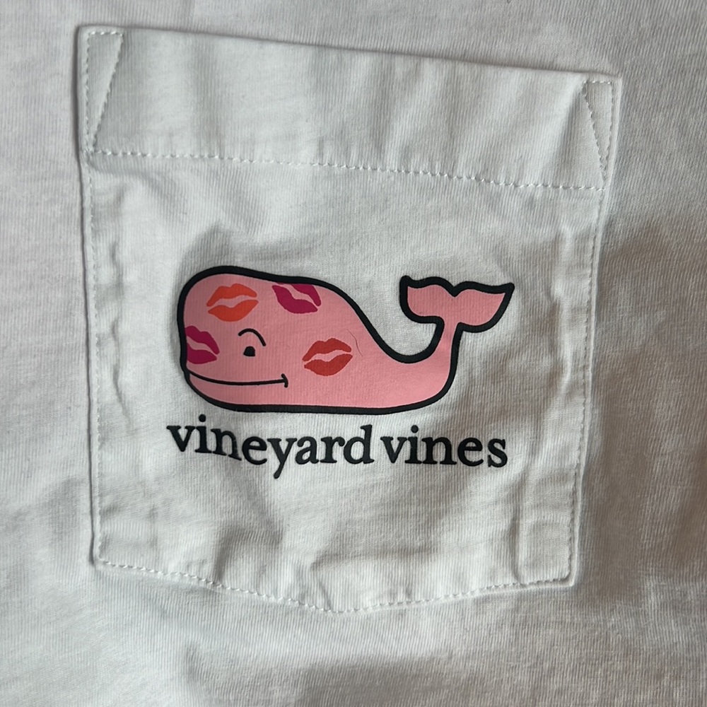 Vineyard Vines Valentine’s Day Lipstick Whale Long Sleeve Hooded Tee Shirt NWOT - Picture 2 of 4